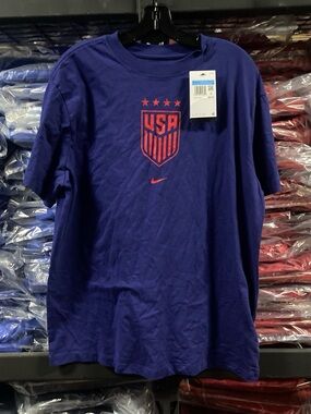 Nike USA Crest T-Shirt Navy Blue/Red Women’s Medium (DO2851-422)